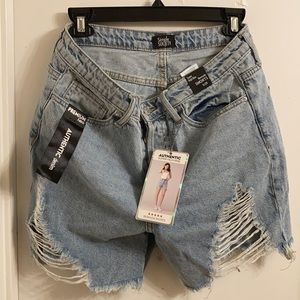 Simple Society / Size 9/29 / Super high rise shorts